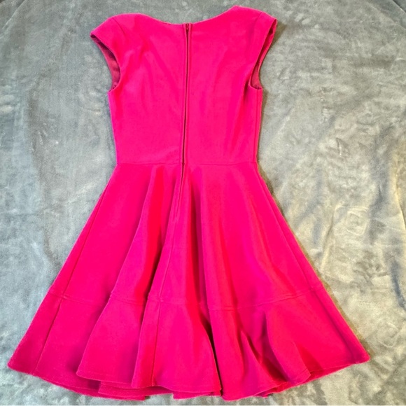 Guess Pink Dress

#1234 - Picture 6 of 6